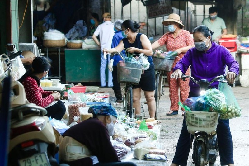 Lần đầu tiên người dân Hà Nội có "thẻ đi chợ", "thẻ lao động" ảnh 5
