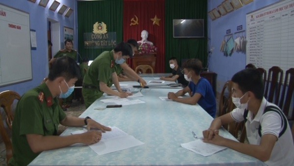 Các đối tượng tại cơ quan điều tra.