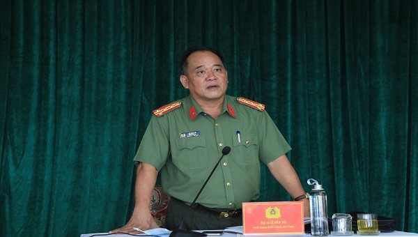 Đại tá Lê Văn Vũ - Phó Giám đốc Công an tỉnh yêu cầu các cán bộ, chiến sĩ nêu cao tinh thần chủ động phòng ngừa dịch Covid-19.