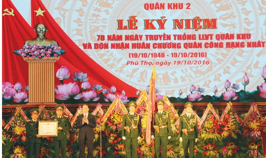Chủ tịch nước Trần Đại Quang dự lễ kỷ niệm 70 năm truyền thống LLVT Quân khu 2. Ảnh: QH