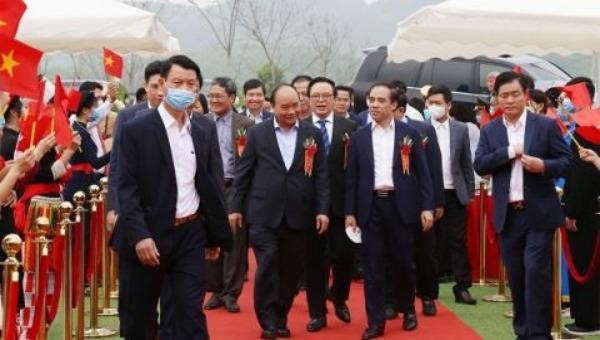 Thủ tướng Nguyễn Xuân Phúc đến dự lễ động thổ cao tốc Tuyên Quang - Phú Thọ.