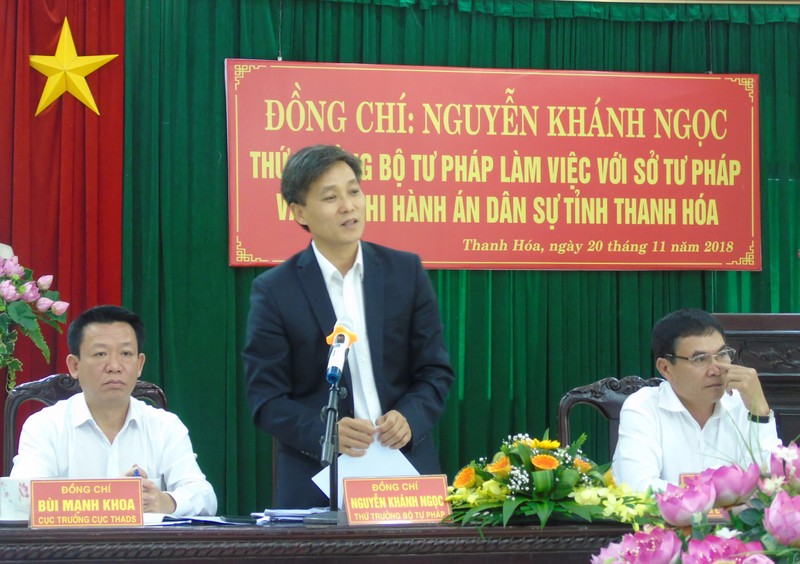 Thứ trưởng Nguyễn Khánh Ngọc yêu cầu cả hai đơn vị Sở Tư pháp và cục THADS Thanh Hóa phải quyết liệt trong công tác xây dựng đội ngũ cán bộ vững chuyên môn nghiệp vụ.