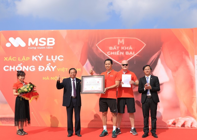 MSB nhận Kỷ lục Guiness Việt Nam Đơn vị có số lượng cán bộ nhân viên tham gia chống đẩy đông nhất tại cùng một thời điểm