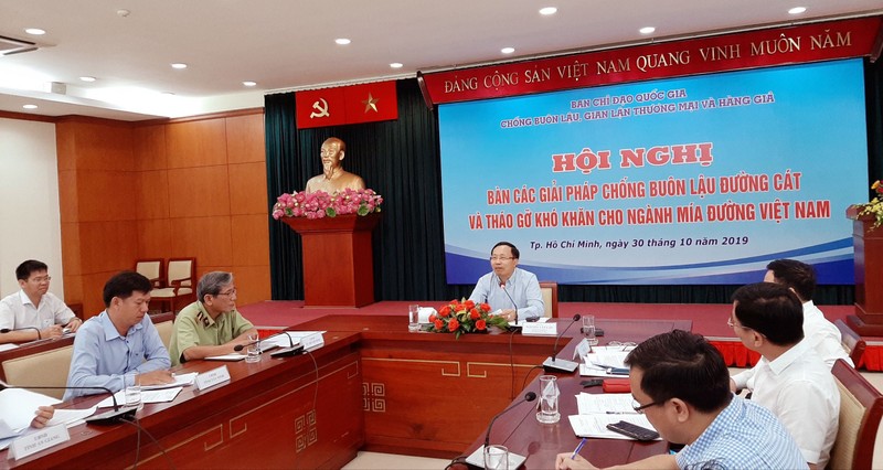 Tổng cục trưởng Tổng cục Hải quan Nguyễn Văn Cẩn, Ủy viên Ban chỉ đạo chống buôn lậu, gian lận thương mại và hàng giả (Ban chỉ đạo 389 quốc gia) chủ trì Hội nghị