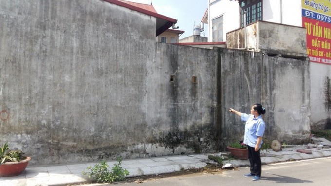 Khu đất % chuyển nhượng qua nhiều chủ đã được hợp thức thành đất thổ cư và được cấp sổ đỏ.