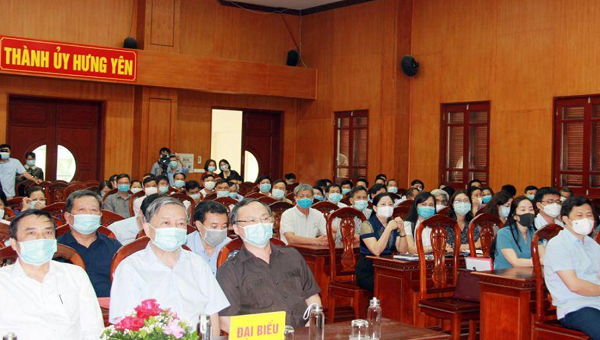 Hội nghị tiếp xúc cử tri để những người ứng cử đại biểu Quốc hội khóa XV thuộc đơn vị bầu cử số 1 vận động bầu cử trên địa bàn TP Hưng Yên.