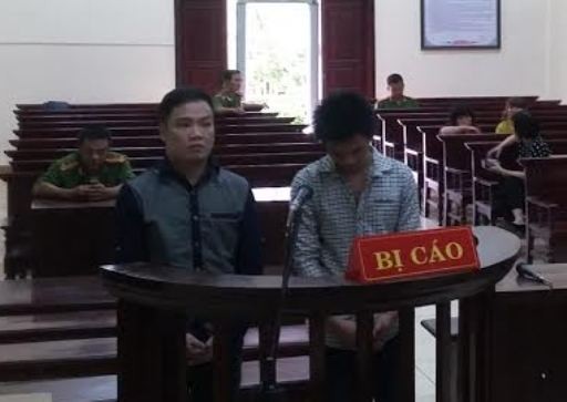 Bùi Tuấn Anh và Lê Anh Dũng tại tòa.