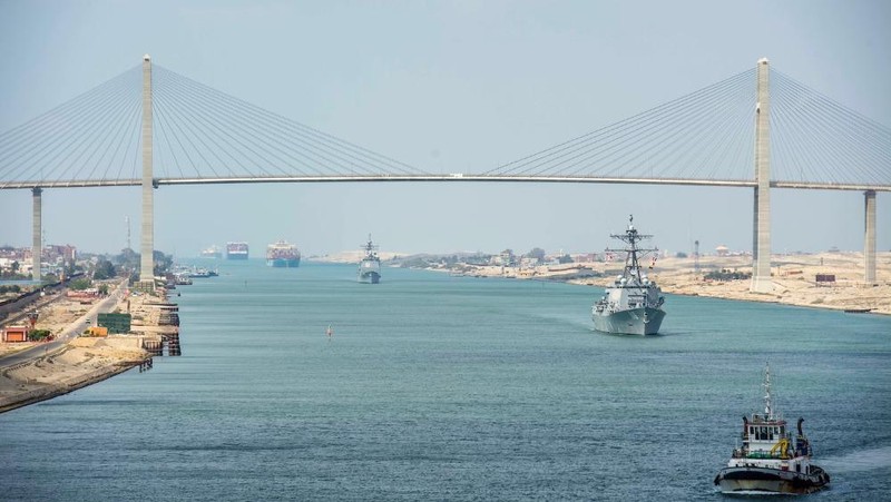 Kênh đào Suez được giải phóng sau 1 tuần sự cố. Ảnh: Reuters