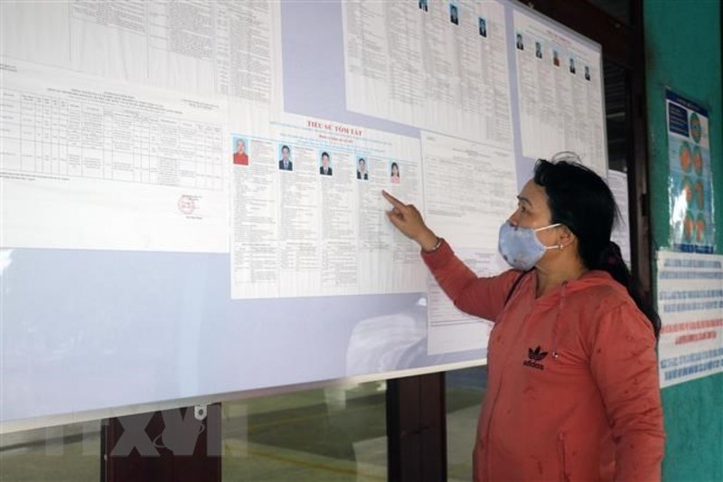 Cử tri đi bầu cử. (Ảnh: Lê Huy Hải/TTXVN)