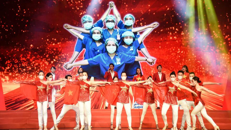 Chương trình “Hà Nội chung tay hành động đẩy lùi dịch COVID-19”. Ảnh: HNM