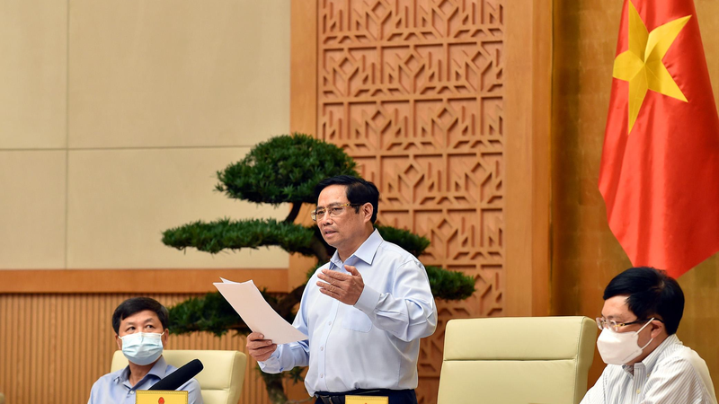 Thủ tướng Phạm Minh Chính yêu cầu lập các đường dây nóng tiếp nhận các phản ánh, kiến nghị, chia sẻ, yêu cầu của người dân. Ảnh: VGP/Nhật Bắc
