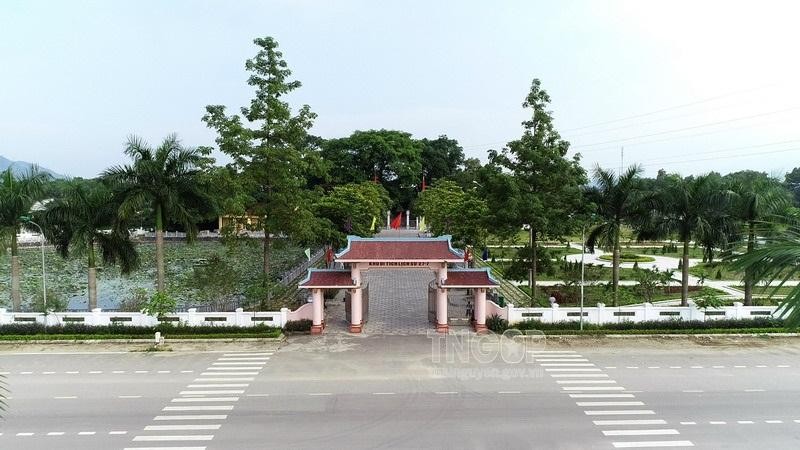 Khu di tích lịch sử Quốc gia 27/7 nằm ở tổ dân phố Bàn Cờ, thị trấn Hùng Sơn, huyện Đại Từ.