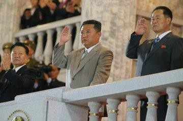 Triều Tiên tổ chức duyệt binh kỷ niệm Quốc khánh trong đêm ảnh 1