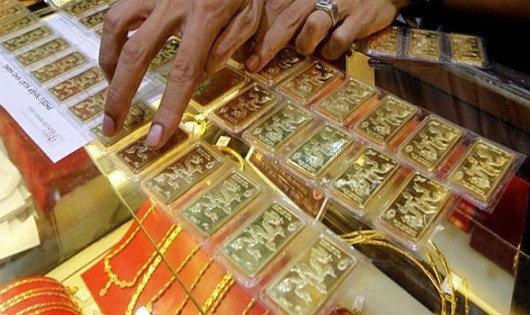 Vàng thế giới lên đỉnh 3 tuần, vàng trong nước giảm