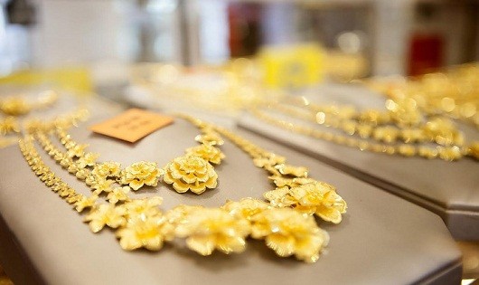 Giá vàng thế giới biến động, vẫn trong vòng nguy hiểm