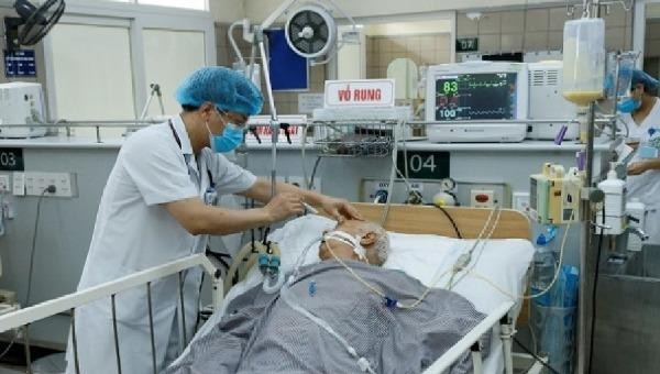 Bệnh nhân ngộ độc botulinum phải thở máy, liệt cơ hô hấp.