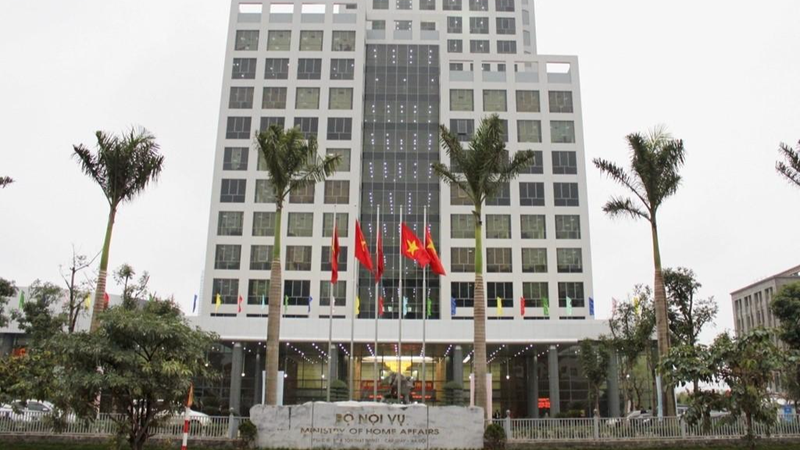 Công chức, viên chức không được chơi điện tử, nghe nhạc trong giờ làm việc