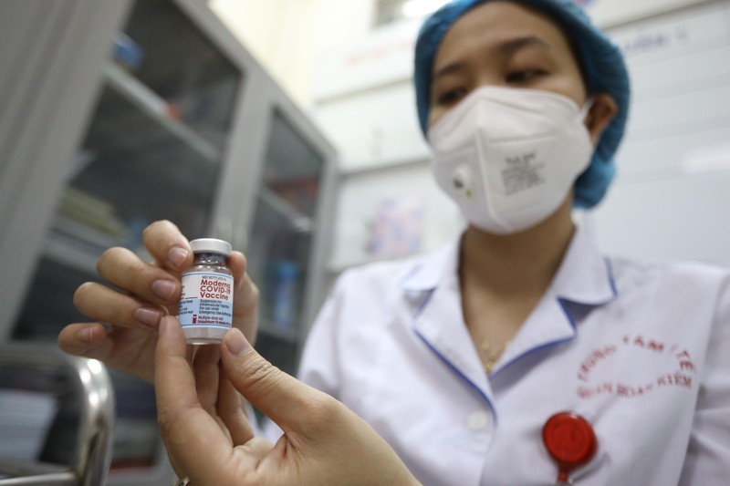 Hà Nội chính thức tiêm vaccine phòng COVID-19 diện rộng cho người dân ảnh 4