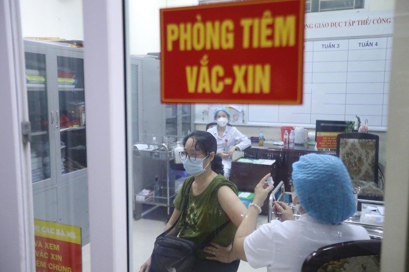 Hà Nội chính thức tiêm vaccine phòng COVID-19 diện rộng cho người dân ảnh 5