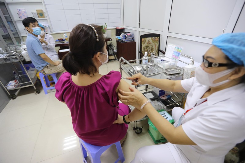  Hà Nội chính thức tiêm vaccine phòng COVID-19 diện rộng cho người dân ảnh 6