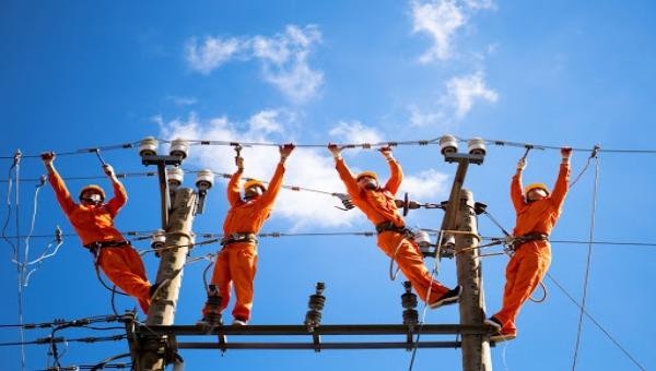 Bộ Công Thương yêu cầu chưa tăng giá điện đến hết quý II/2020 để ứng phó dịch Covid-19.