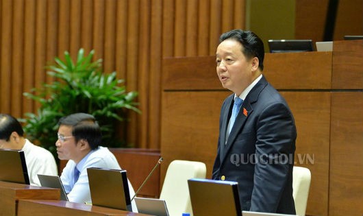 Bộ trưởng Bộ Tài nguyên và Môi trường Trần Hồng Hà trả lời chất vấn.
