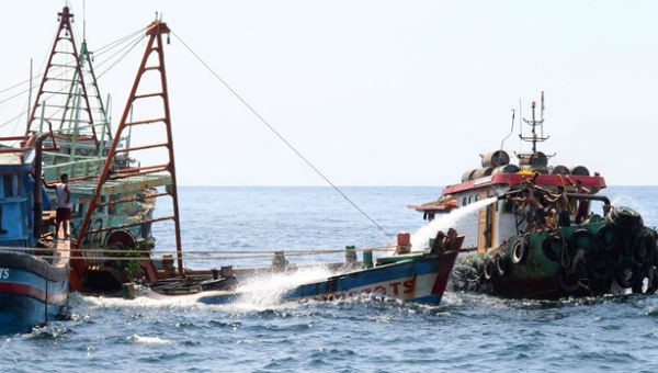 Indonesia đánh chìm một tàu cá Việt Nam.