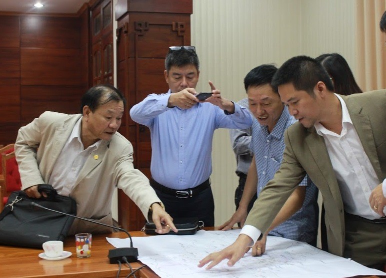 Lãnh đạo Sở Công Thương trao đổi với Công ty TNHH Xuân Thiện – Ninh Bình về quy hoạch mạng lưới điện tại buổi làm việc giữa lãnh đạo tỉnh và Công ty (Nguồn ảnh - daklak.gov.vn).
