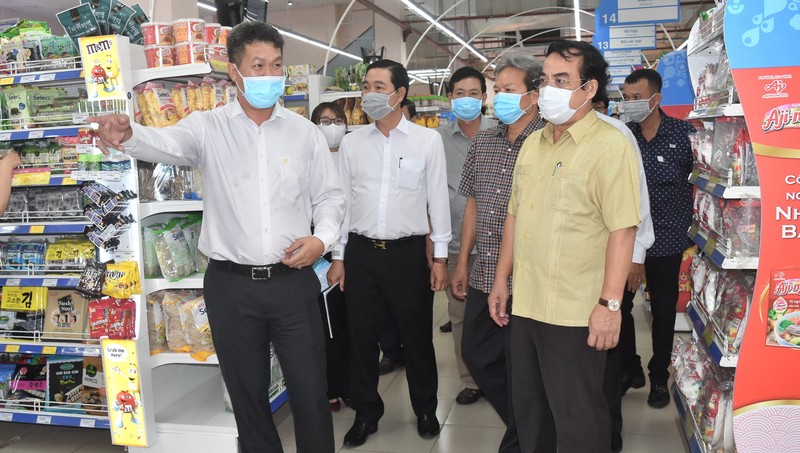 Chủ tịch tỉnh kiểm tra tình hình sản xuất kinh doanh các doanh nghiệp tại TP Bạc Liêu