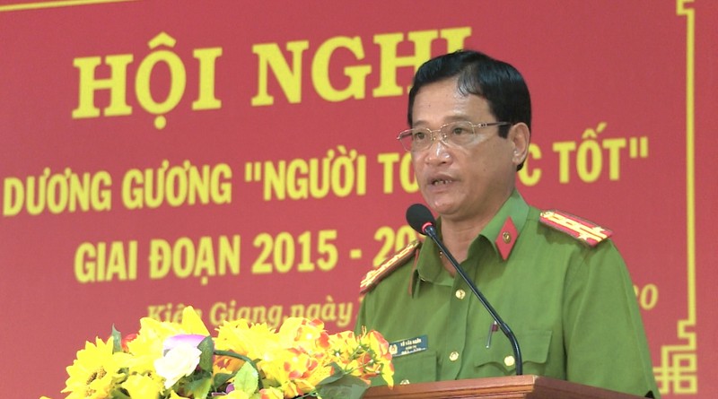 Đại tá Võ Văn Ngôn – Giám thị Trại giam Kênh 7, Báo cáo tổng kết thi đua “Vì An ninh Tổ quốc” 5 năm qua của đơn vị.