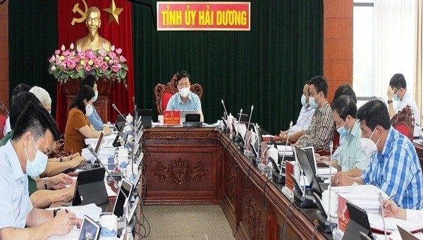 Tỉnh ủy Hải Dương yêu cầu nâng mức cảnh báo, đặt toàn tỉnh ở tình trạng khẩn cấp với nguy cơ dịch bệnh mới.