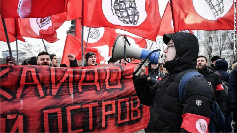 Một số người dân Nga theo chủ nghĩa dân tộc đã tràn ra đường phố Moscow vào hôm 20/1 và yêu cầu chính phủ hãy giữ vững quan điểm chủ quyền lãnh thổ, hô vang khẩu hiệu “Quần đảo Kurils là đất Nga!"