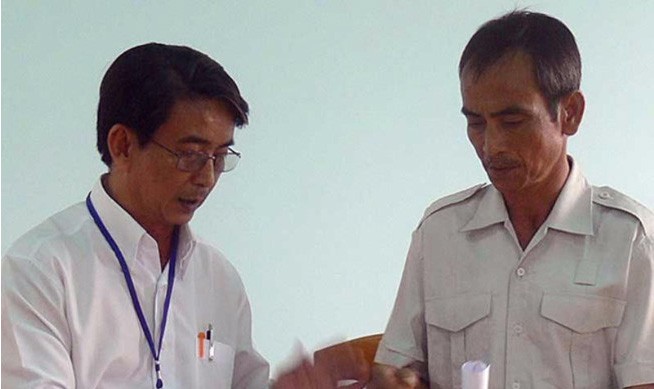 Ông Huỳnh Văn Nén nhận quyết định bồi thường 10 tỷ đồng