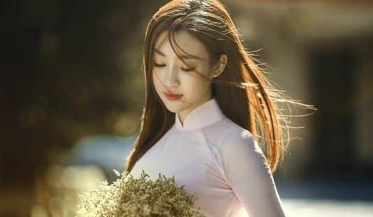 Hoa hậu Mỹ Linh rạng ngời trước khi tham dự Miss World 2017