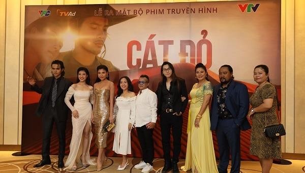Đạo diễn Lưu Trọng Ninh dấn thân vào “Cát đỏ”
