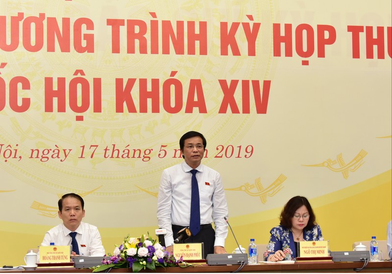 Tổng Thư ký Quốc hội Nguyễn Hạnh Phúc phát biểu tại Họp báo