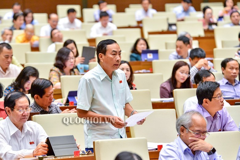 ĐB Phạm Văn Hòa (Đồng Tháp) phát biểu