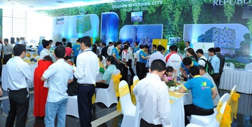 Hơn 3.500 lượt khách hàng đã tham dự Dragon City Festival 2015
