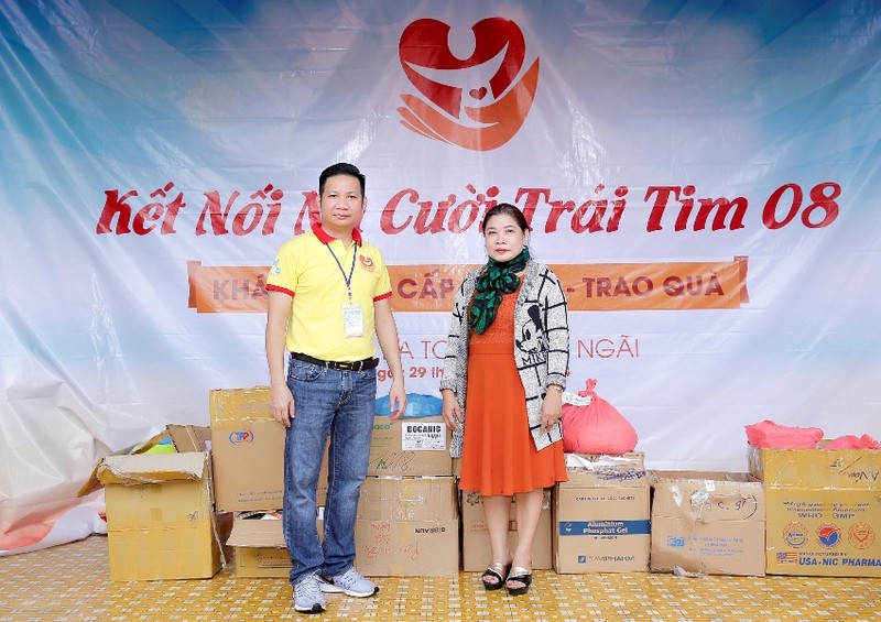Bác sĩ thẩm mỹ Võ Thành Trung trong một chương trình thiện nguyện "Kết nối nụ cười trái tim" tại Quảng Ngãi năm 2018