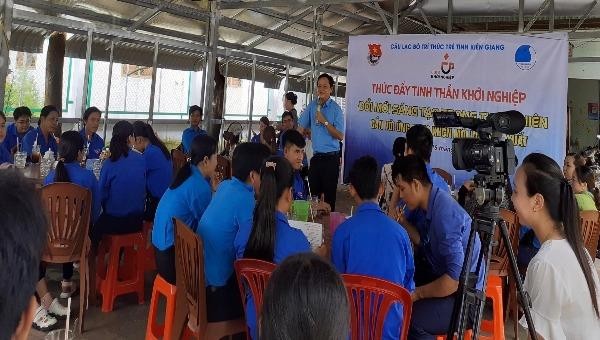 Quang cảnh buổi giao lưu