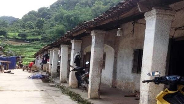 Những dãy nhà trình tường tồn tại qua 2 thế kỷ ở xóm Bản Chang, xã Thành Công, huyện Nguyên Bình (Cao Bằng)