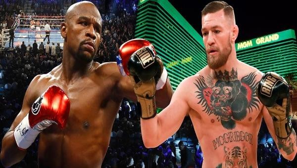 Floyd Mayweather (trái) trong một trận so găng