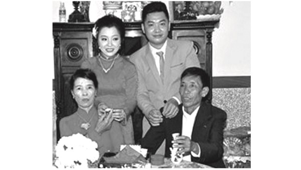 Bức ảnh ông Quang, bà Hồng chụp trong đám cưới con gái