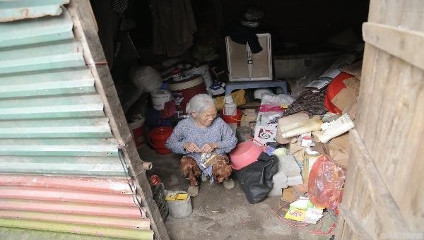Những mảnh đời cơ cực ở xóm trọ chân cầu Long Biên