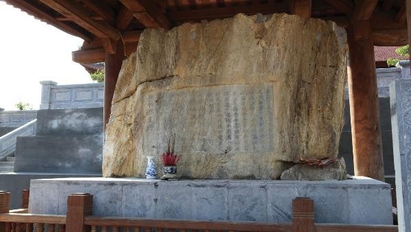 Văn bia ở đền thờ Lê Lợi - bảo vật quốc gia.
