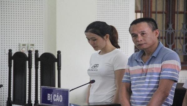 Não lòng nghe tiếng khóc gọi “bố mẹ ơi” giữa chốn pháp đình