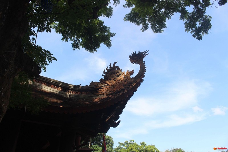 Mái vẩy đại điện Lam Kinh.