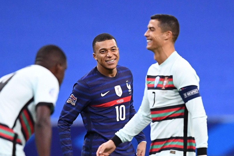 Cơ hội chia đều cho Ronaldo và Mbappe.