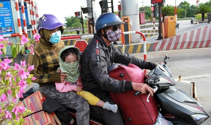 Một gia đình đã đặt chân đến Nghệ An sau hành trình dài, vất vả về quê tránh dịch.