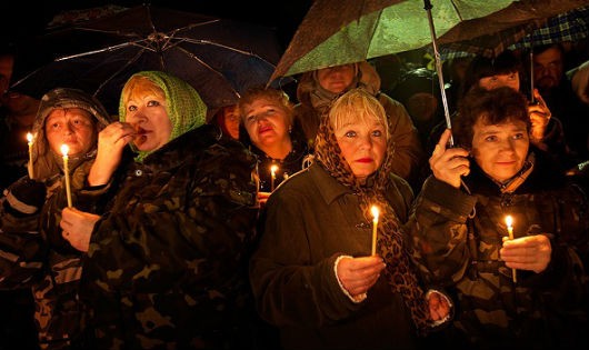 Ngày 26.4 hàng năm, hàng ngàn người dân Ukraine mang nến và hoa để tưởng niệm những nạn nhân đã chết trong thảm họa Chernobyl.